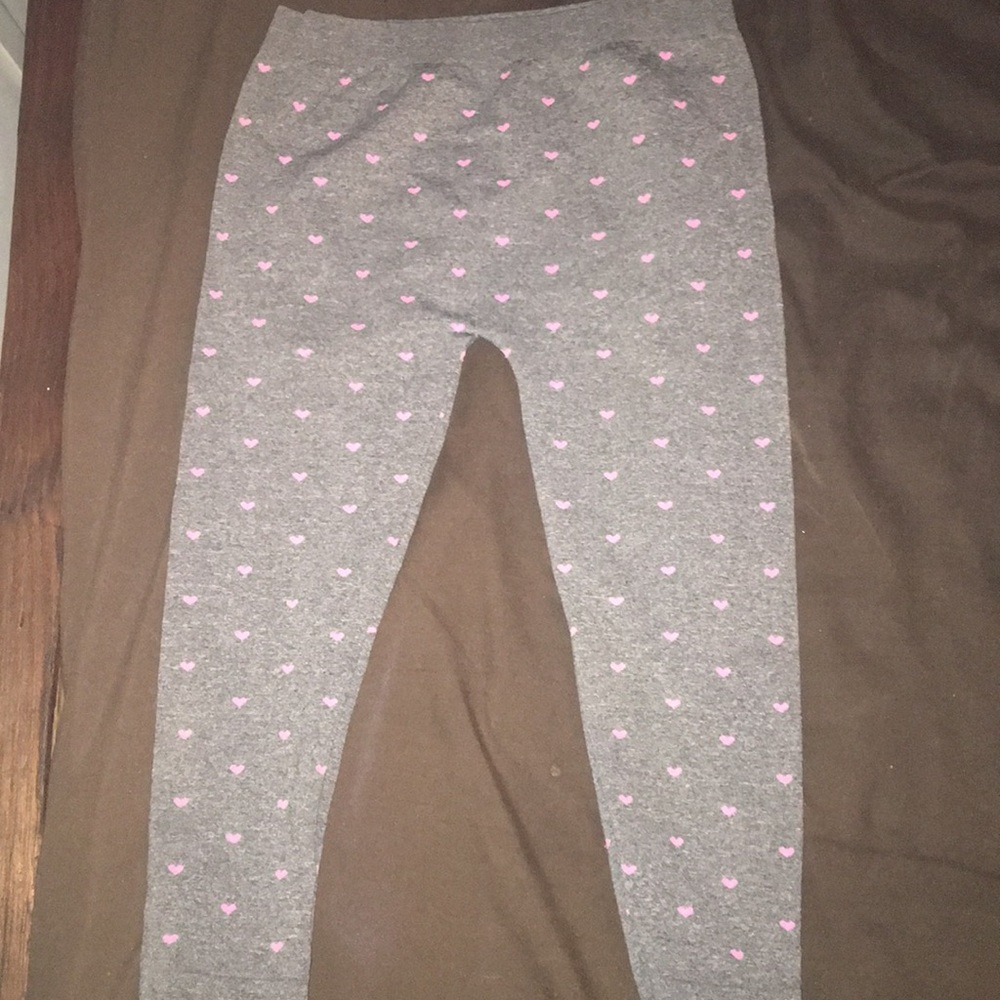 Little girl grey, with pink hearts leggings